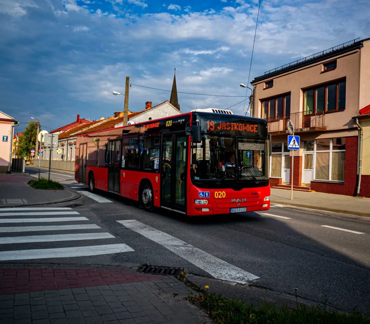 Gdzie w Stalowej Woli zatrzymuje się autobus komunikacji zastępczej PKP? Sprawdź aktualne przystanki