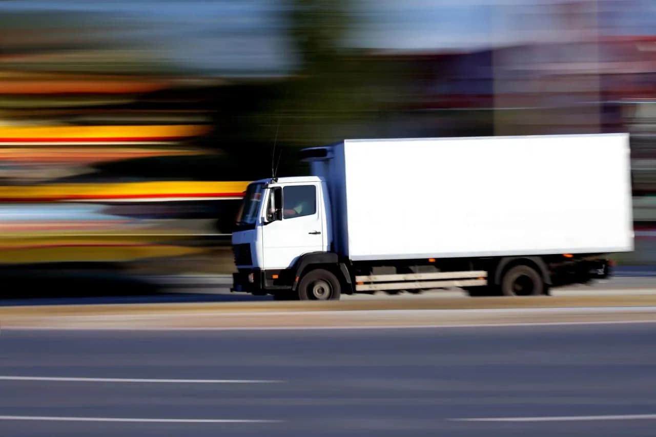 Co można przewieźć do Anglii samochodem? Ograniczenia i wymagania