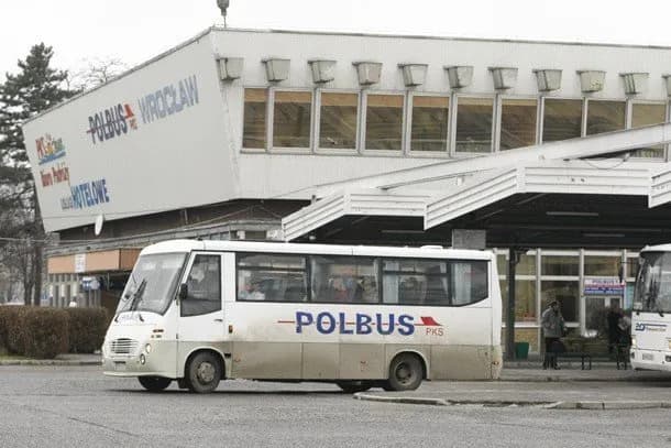 Skąd odjeżdża autobus do Olesnicy we Wrocławiu? Poznaj najlepsze miejsca