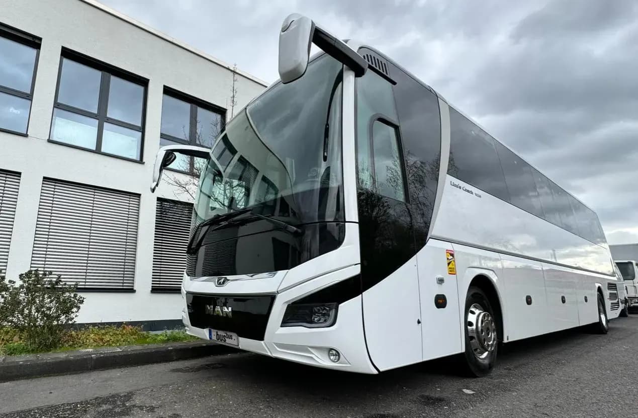 Skąd odjeżdża amazon bus w Wałbrzychu? Znajdź najlepszą trasę