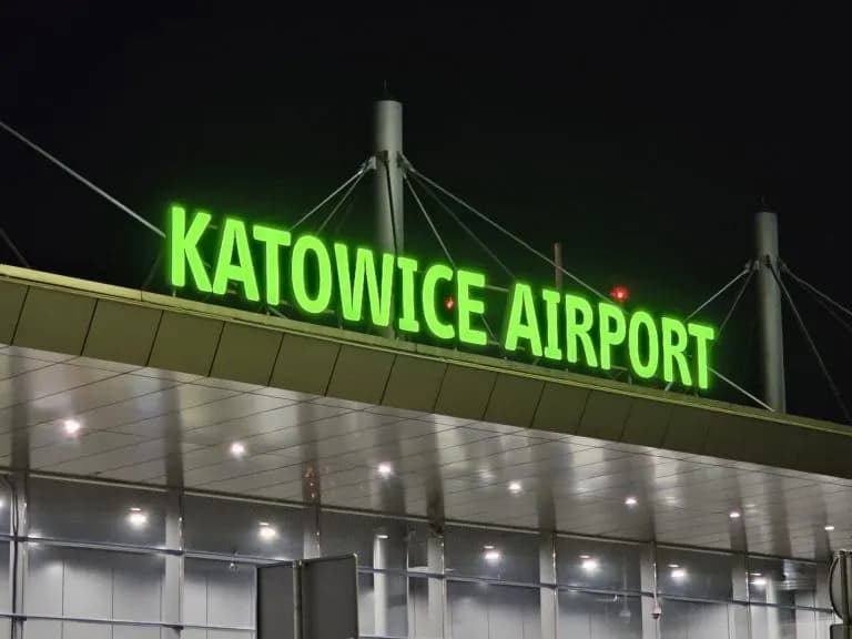 Getbybus gdzie się zatrzymuje w Pyrzowicach – nie przegap terminalu!