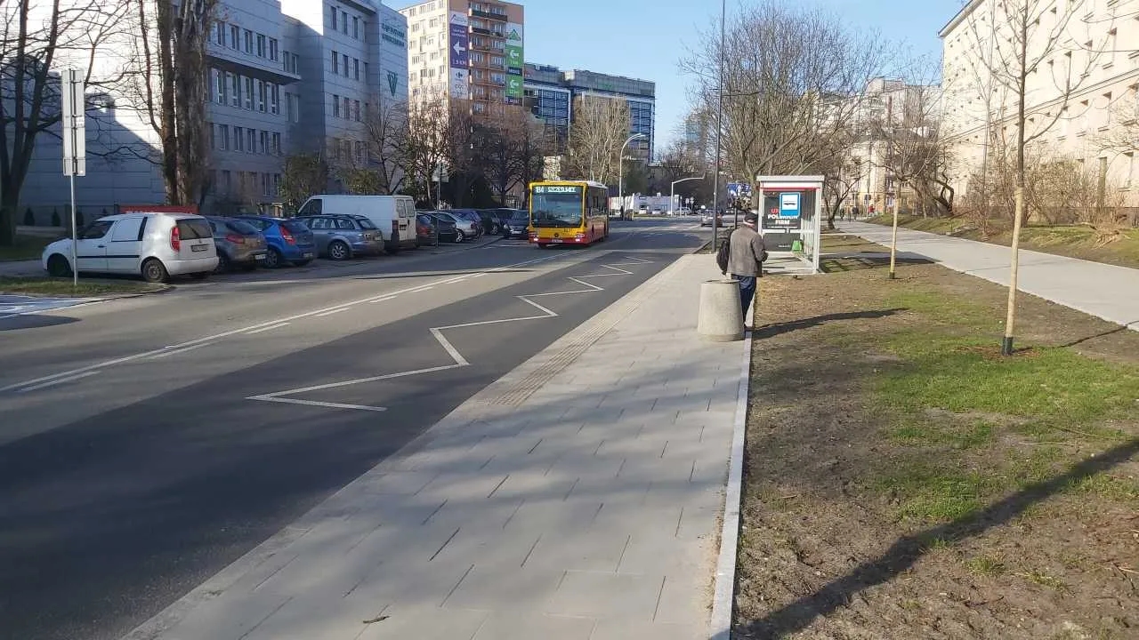 Gdzie zatrzymuje się bus w wyknie? Sprawdź najważniejsze przystanki
