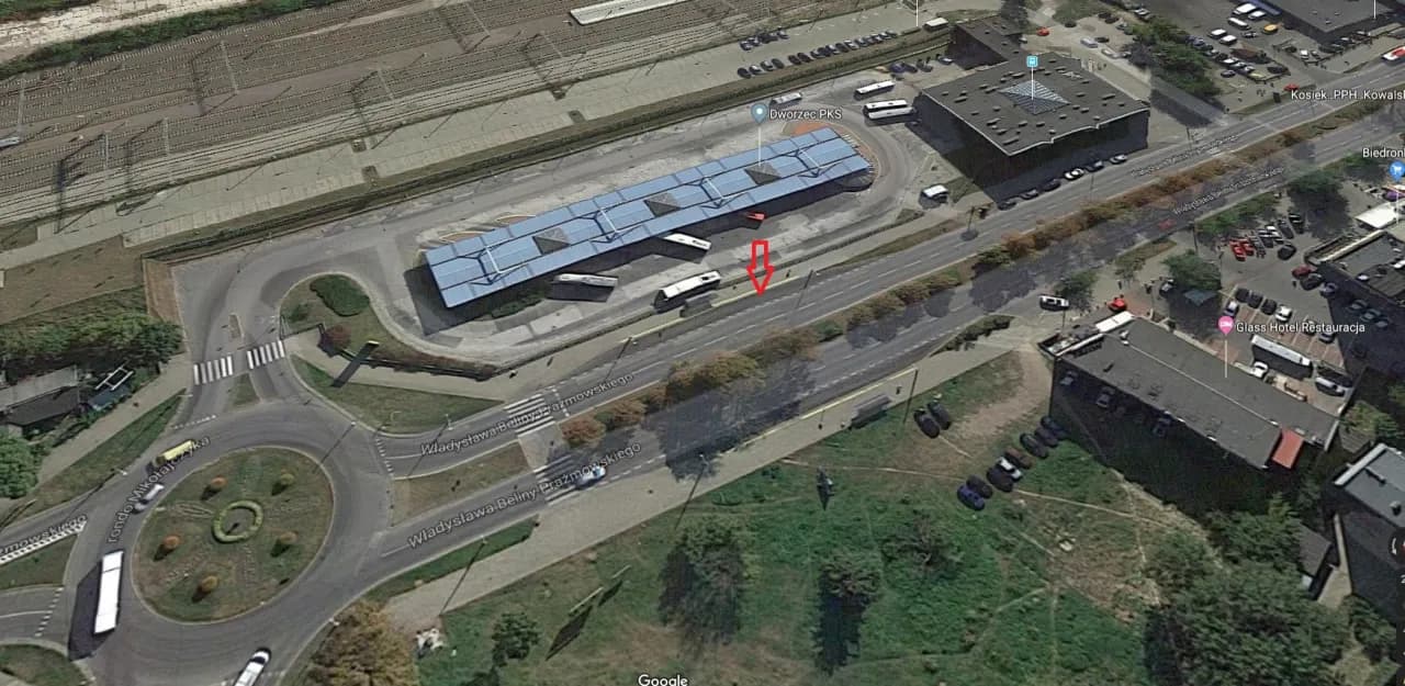 Gdzie zatrzymuje się bus w Radomiu jadąc do Kamisa? Sprawdź przystanki